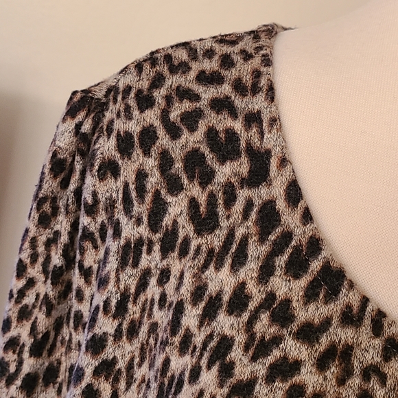 Love,fire leopard print size M long sleeve top - Picture 9 of 10